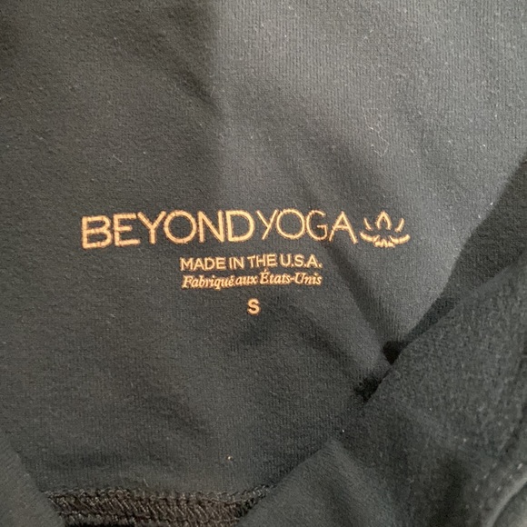 Leggings Beyond Yoga (2) and Lululemon (1). - Picture 3 of 4